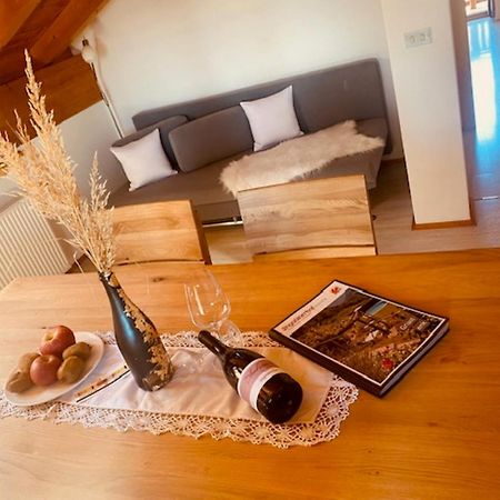מונטניה Engadiner Apartments & Wines מראה חיצוני תמונה