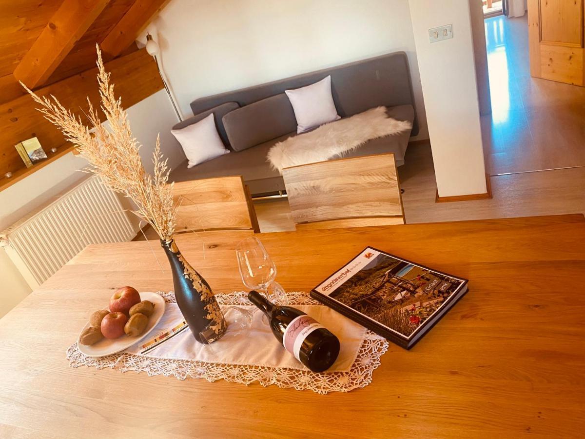 מונטניה Engadiner Apartments & Wines מראה חיצוני תמונה