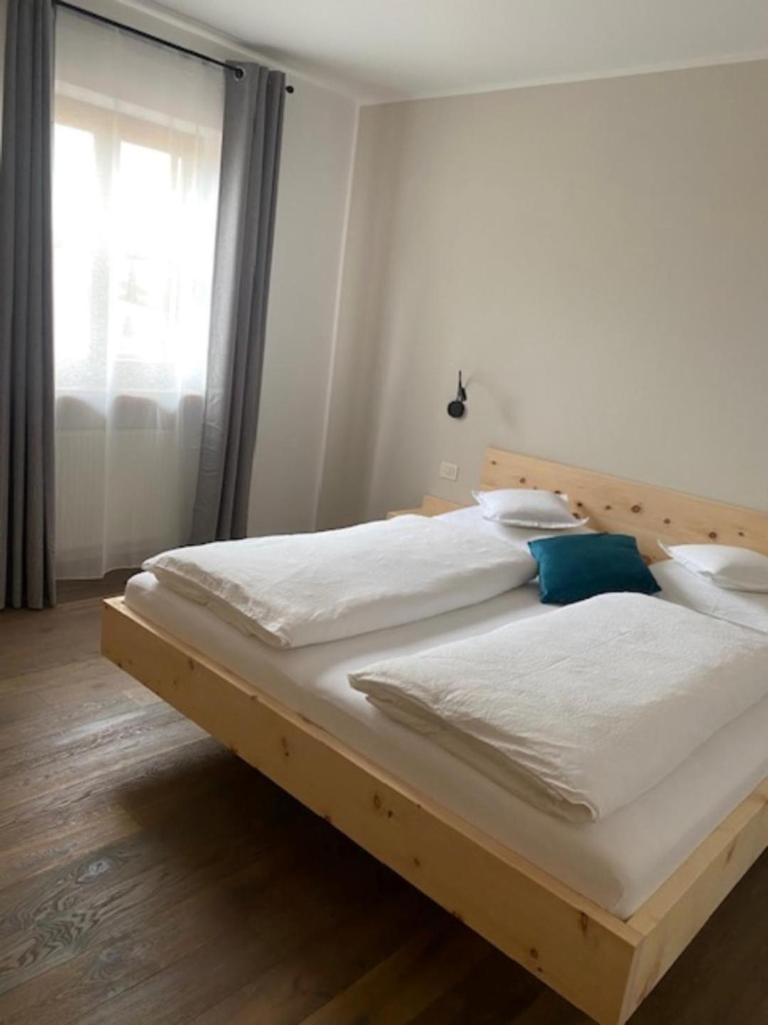 מונטניה Engadiner Apartments & Wines מראה חיצוני תמונה