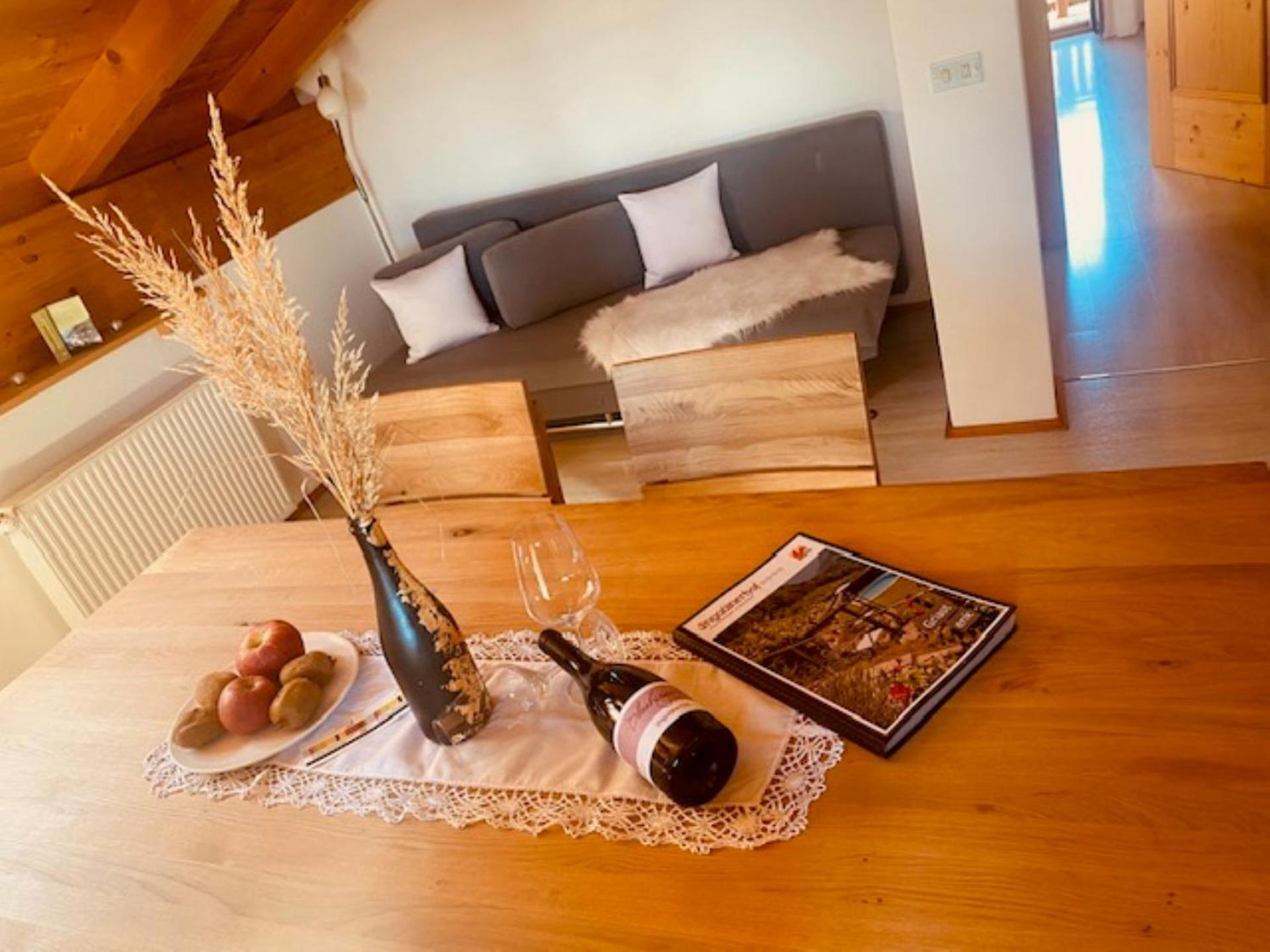 מונטניה Engadiner Apartments & Wines מראה חיצוני תמונה