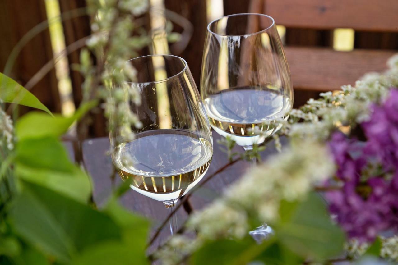 מונטניה Engadiner Apartments & Wines מראה חיצוני תמונה