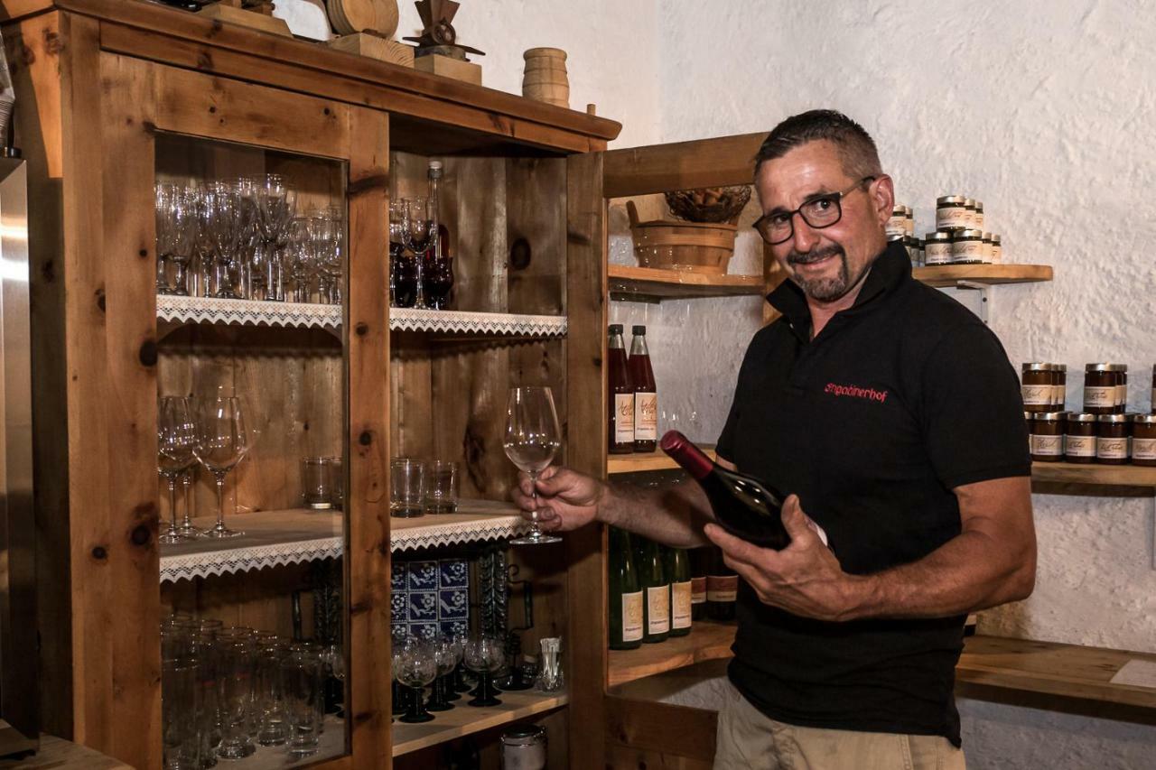 מונטניה Engadiner Apartments & Wines מראה חיצוני תמונה