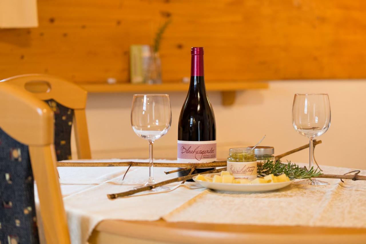 מונטניה Engadiner Apartments & Wines מראה חיצוני תמונה